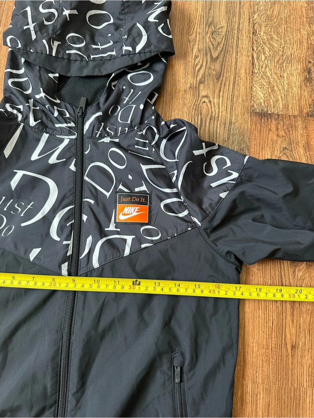 Nike Sportswear Windrunner Jacket Kids Size M White Black Swoosh Print Zip Hood